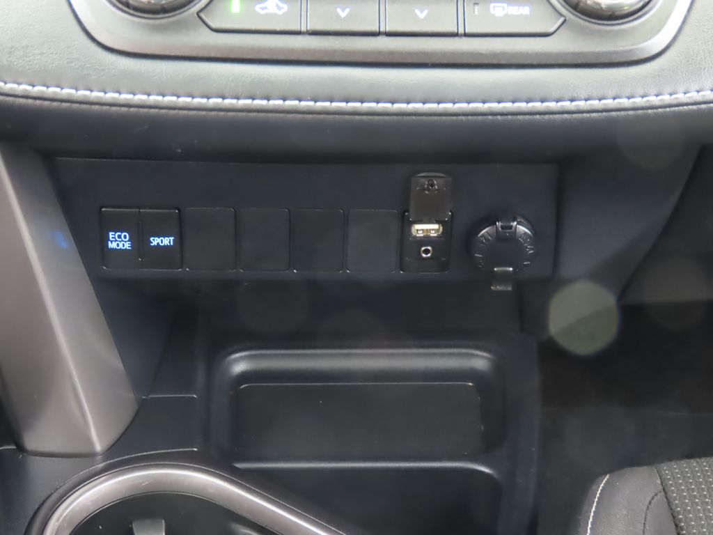 Thumbnail: 2018 Toyota RAV4 - 24