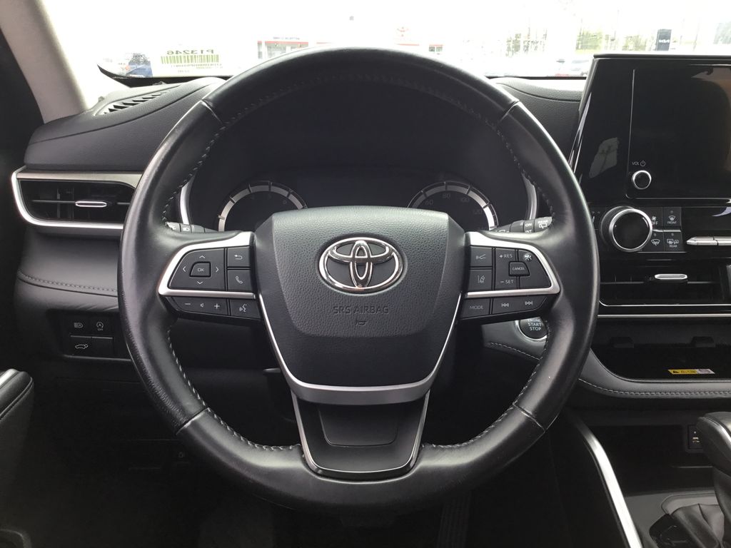 Thumbnail: 2023 Toyota Highlander - 20