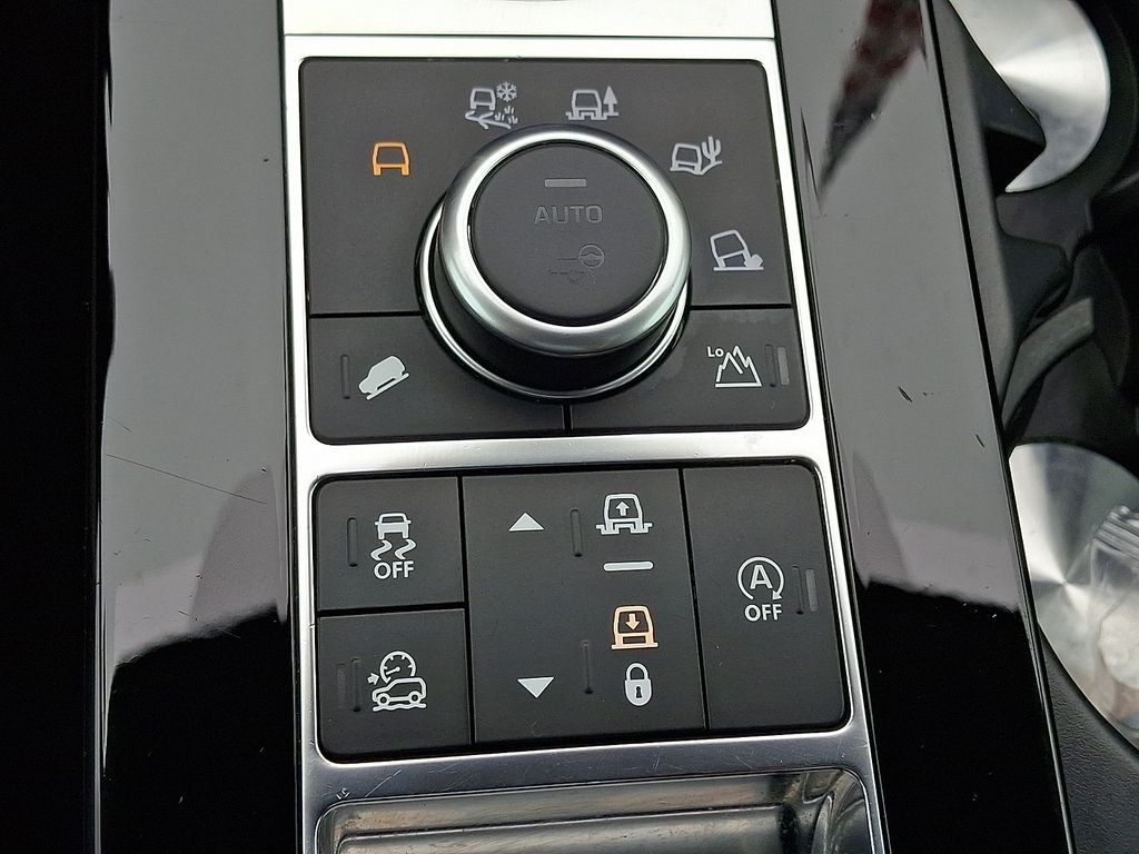 Thumbnail: 2019 Land Rover Discovery - 24