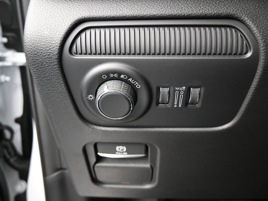 New 2026 Bright White Clearcoat Jeep Summit Obsidian image 30