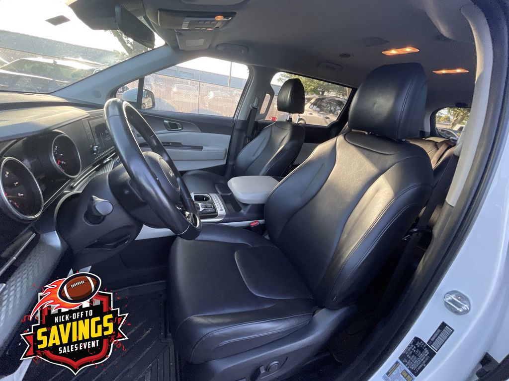 Used 2022 Kia Carnival Van