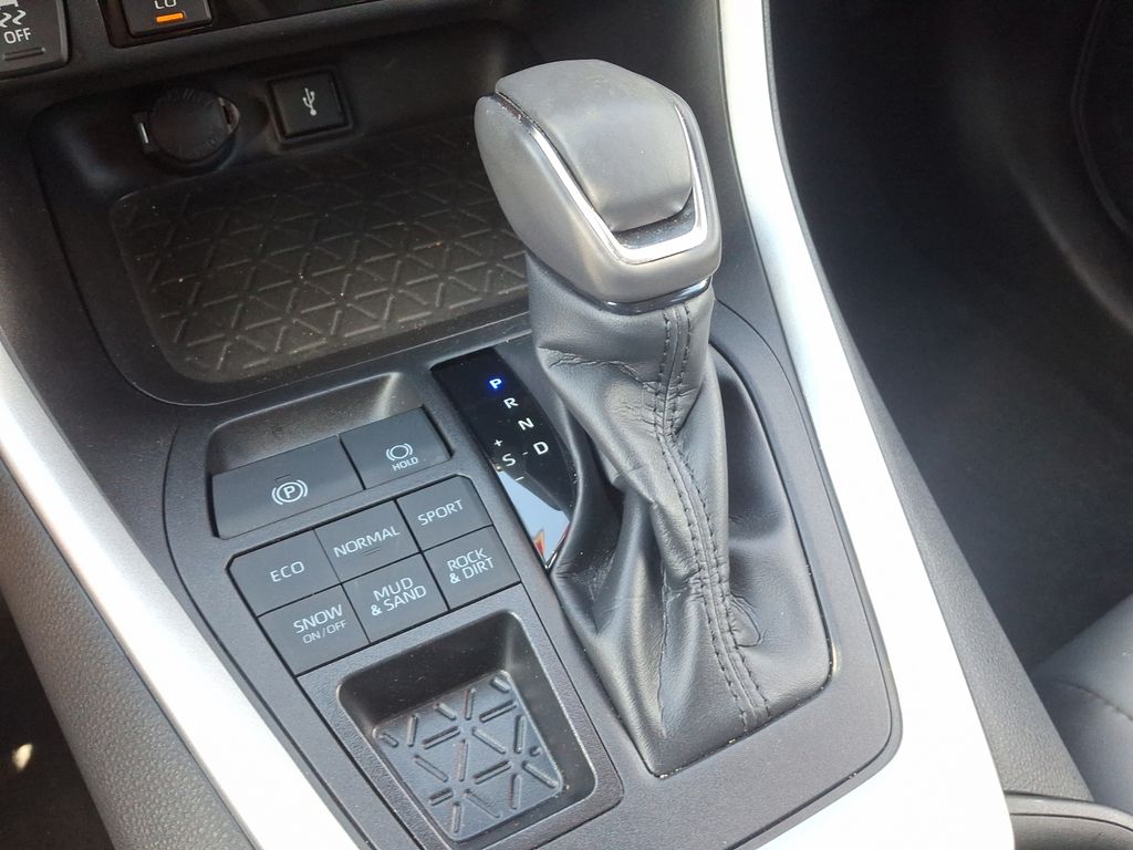 2022 Toyota RAV4 XLE Premium 16