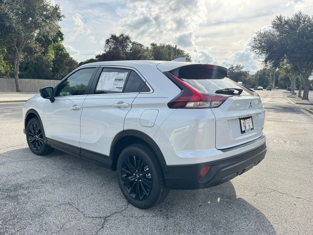 2025 Mitsubishi Eclipse Cross LE photo 5