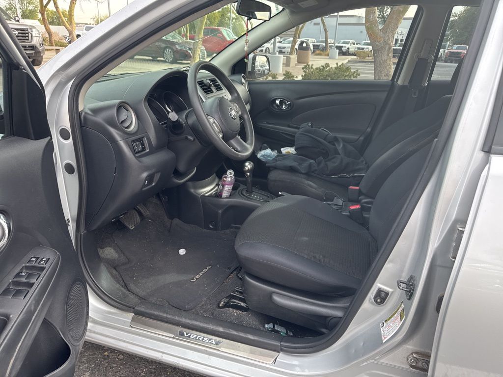 2013 Nissan Versa 1.6 SV 6