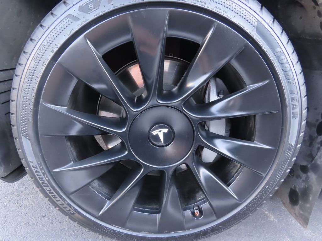 Thumbnail: 2021 Tesla Model Y - 14