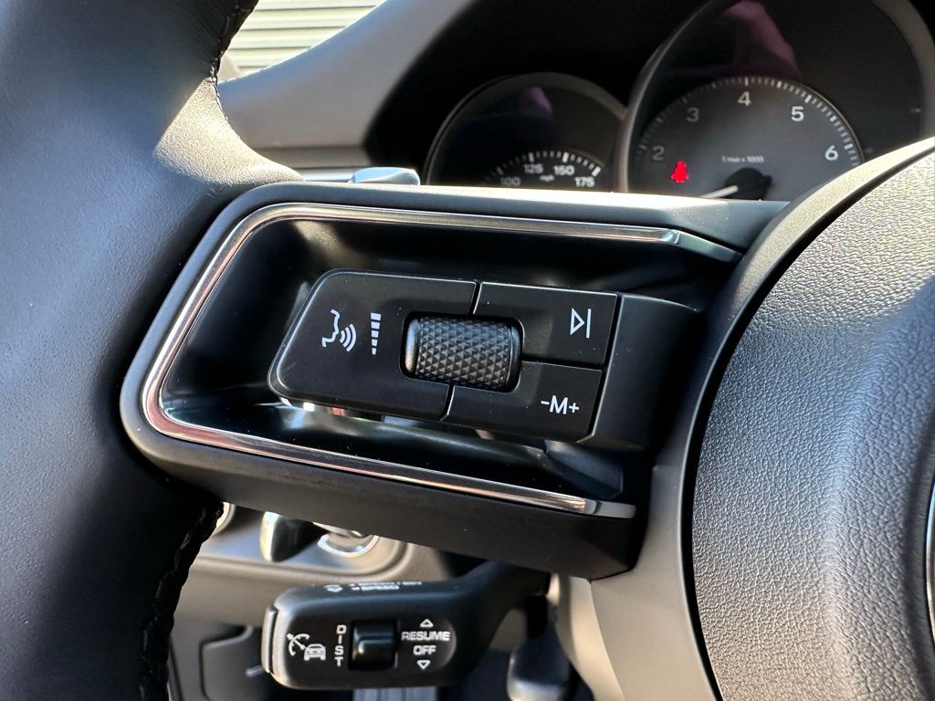 Thumbnail: 2026 Porsche Macan - 17