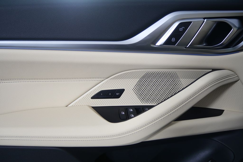 Thumbnail: 2025 BMW i4 - 9