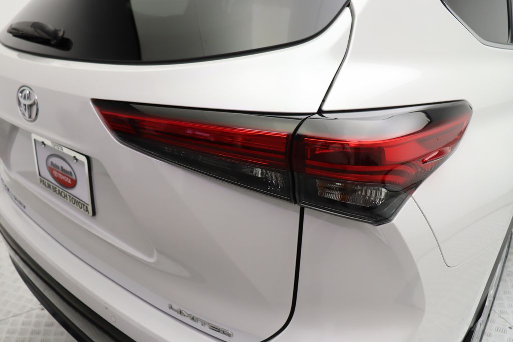 2023 Toyota Highlander Limited 9