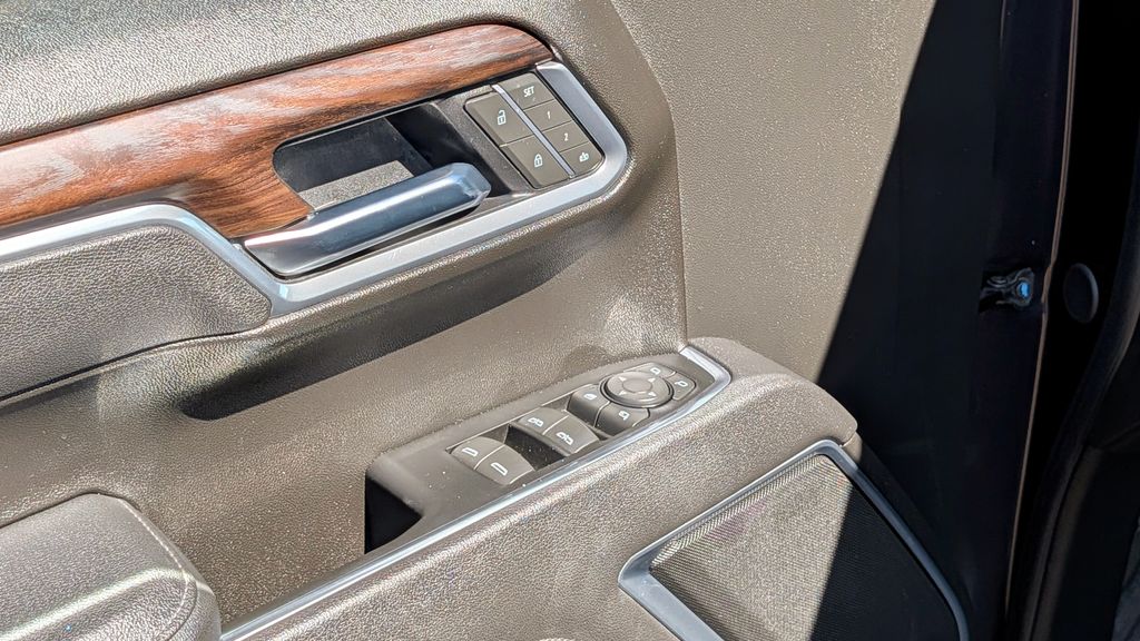 Used 2025 GMC Sierra 1500 SLT 4D Crew Cab