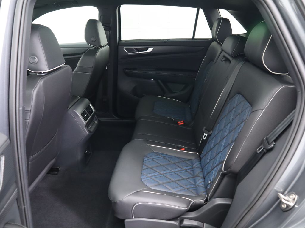 2025 Volkswagen Atlas SEL 22