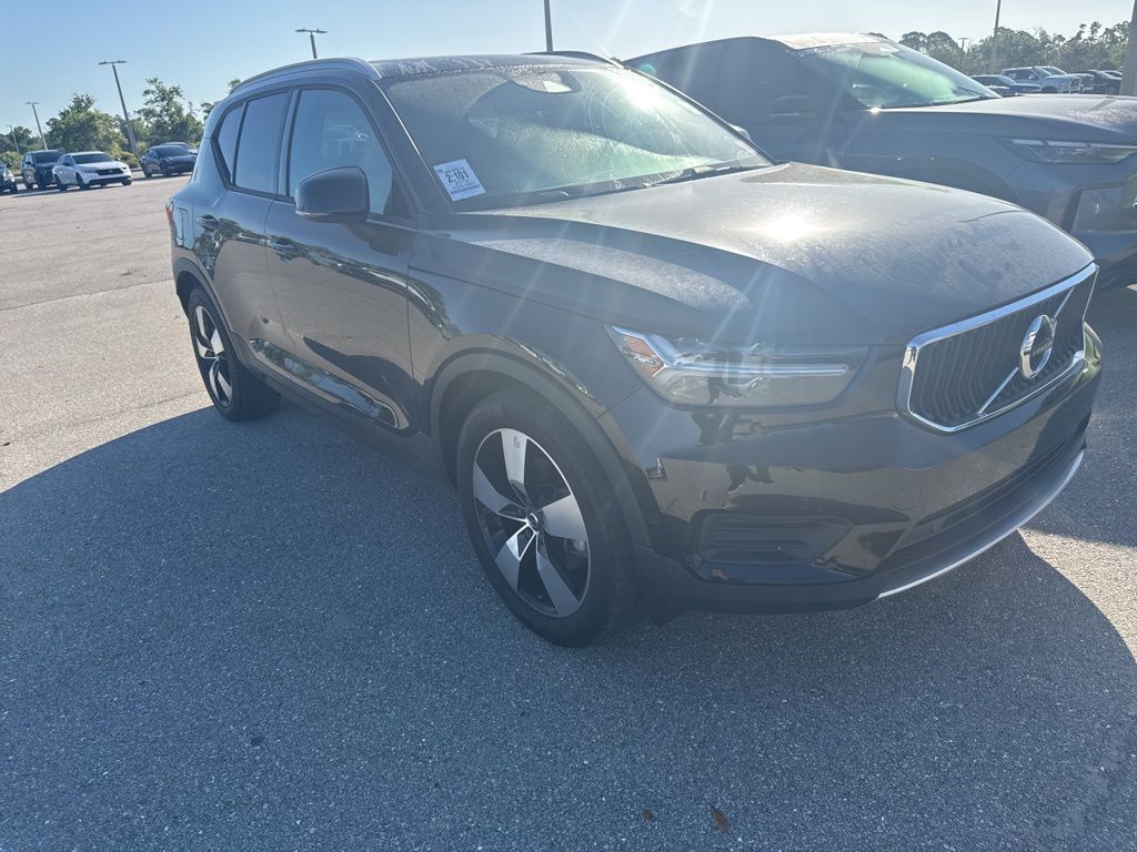Black / Stone 2019 Volvo XC40 T5 Momentum AWD SUV / Crossover All-Wheel Drive Automatic