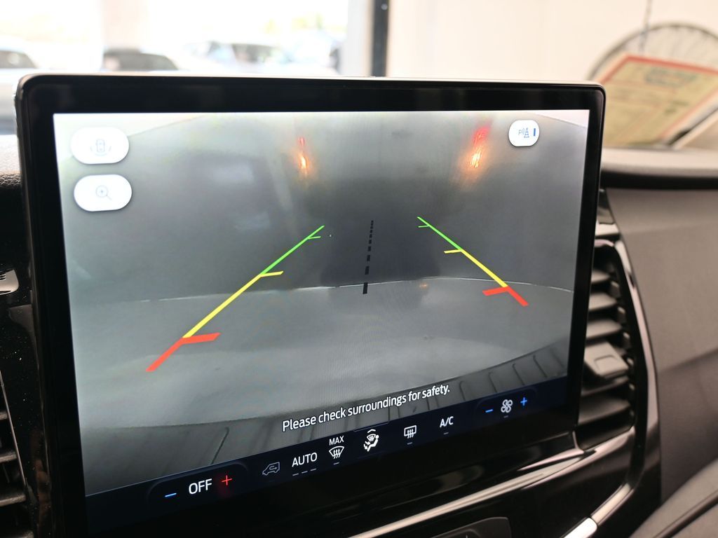 Used 2023 Oxford White Ford XLT image 21