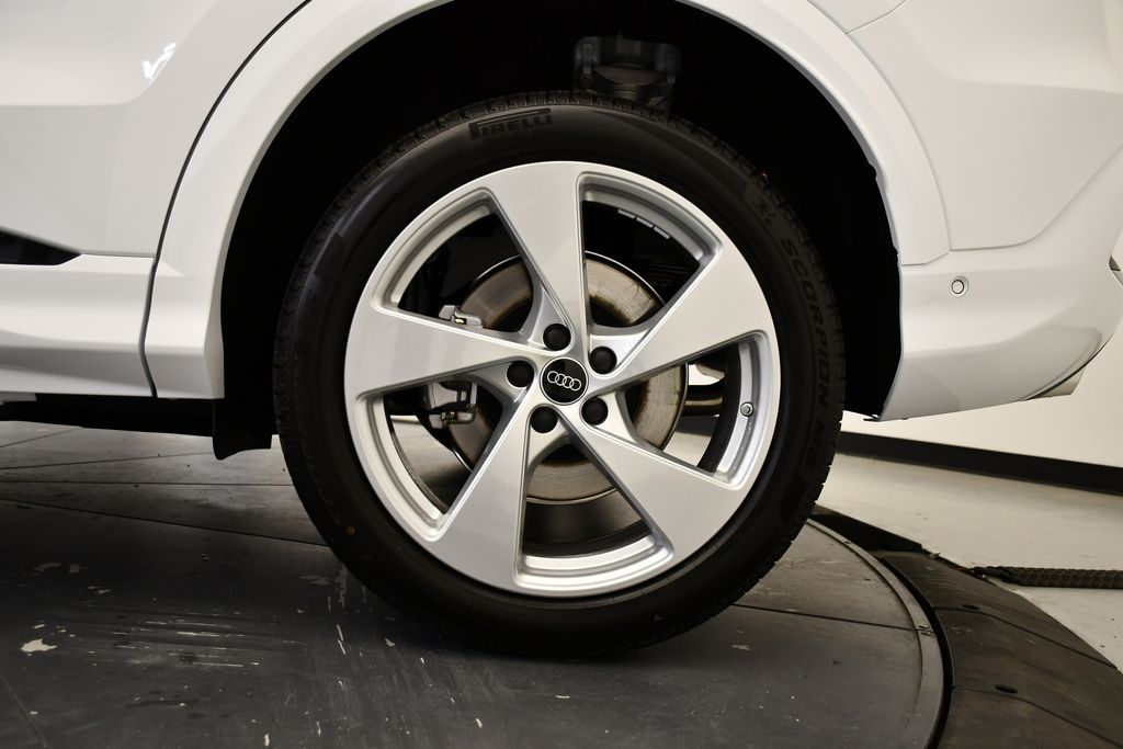 Thumbnail: 2025 Audi Q5 - 14