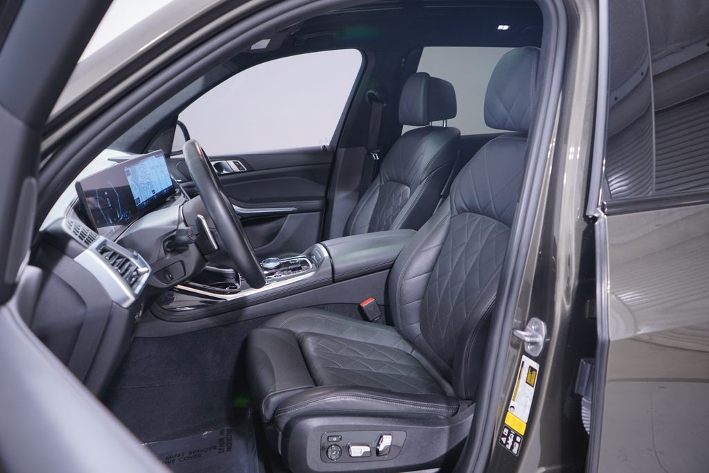 Thumbnail: 2023 BMW X7 - 7