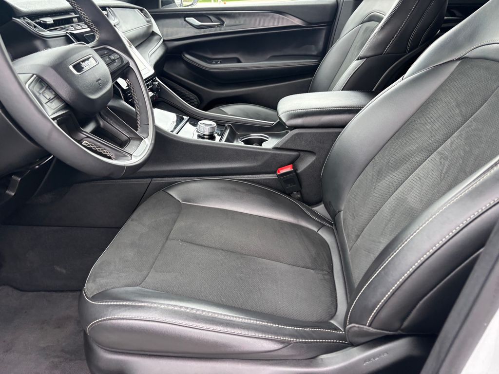 Used Car 2025 Jeep Grand Cherokee  Altitude For Sale Under $40,000 In Austin, Texas