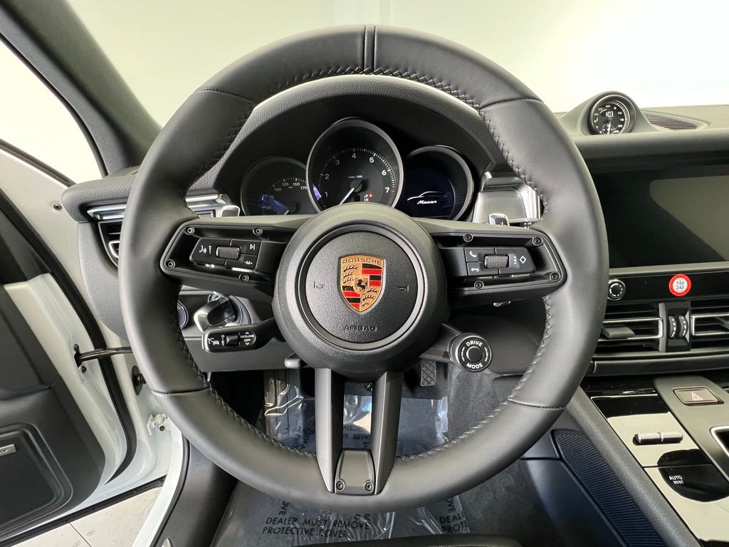 Thumbnail: 2026 Porsche Macan - 7