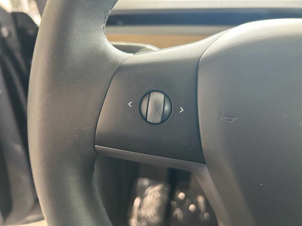 Used 2024  Tesla  image 39