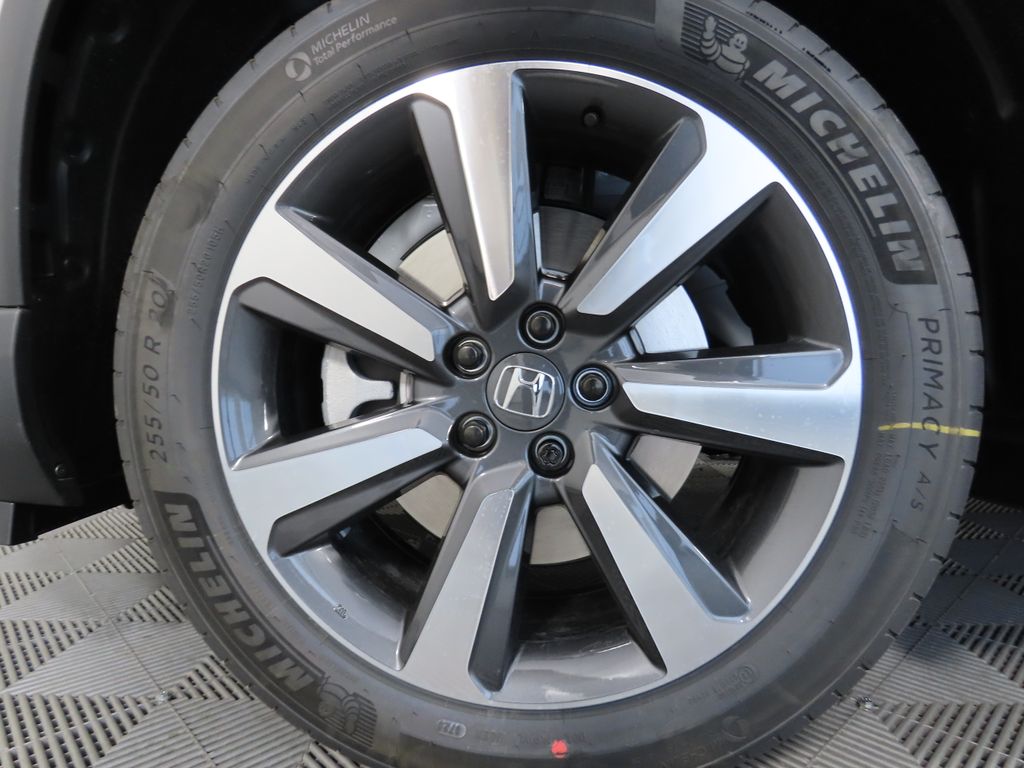 2025 Honda Pilot Touring 32