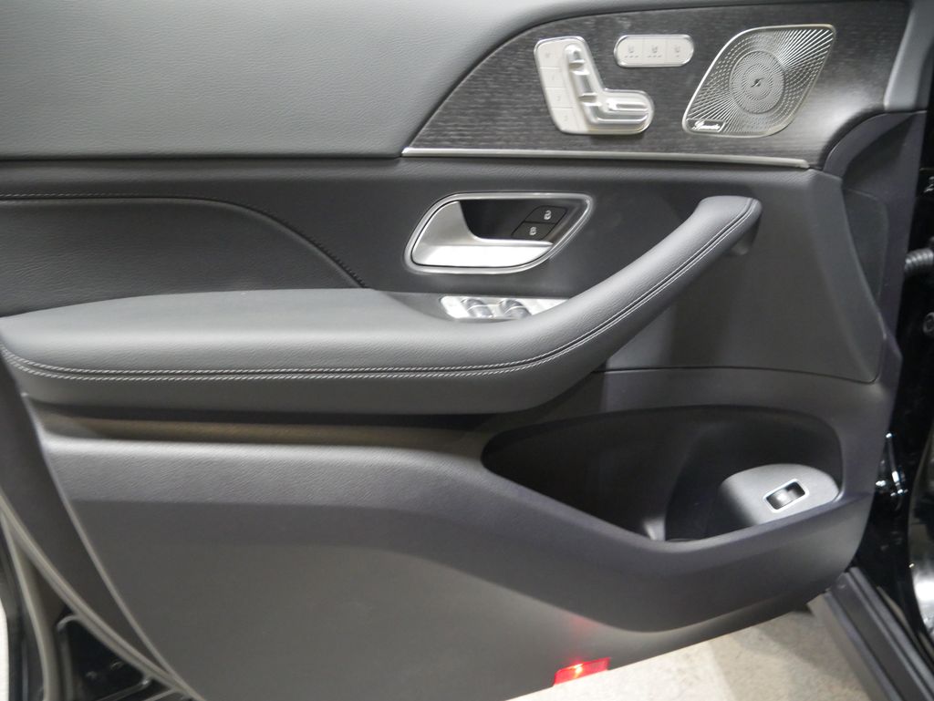 Thumbnail: 2026 Mercedes-Benz GLE - 16