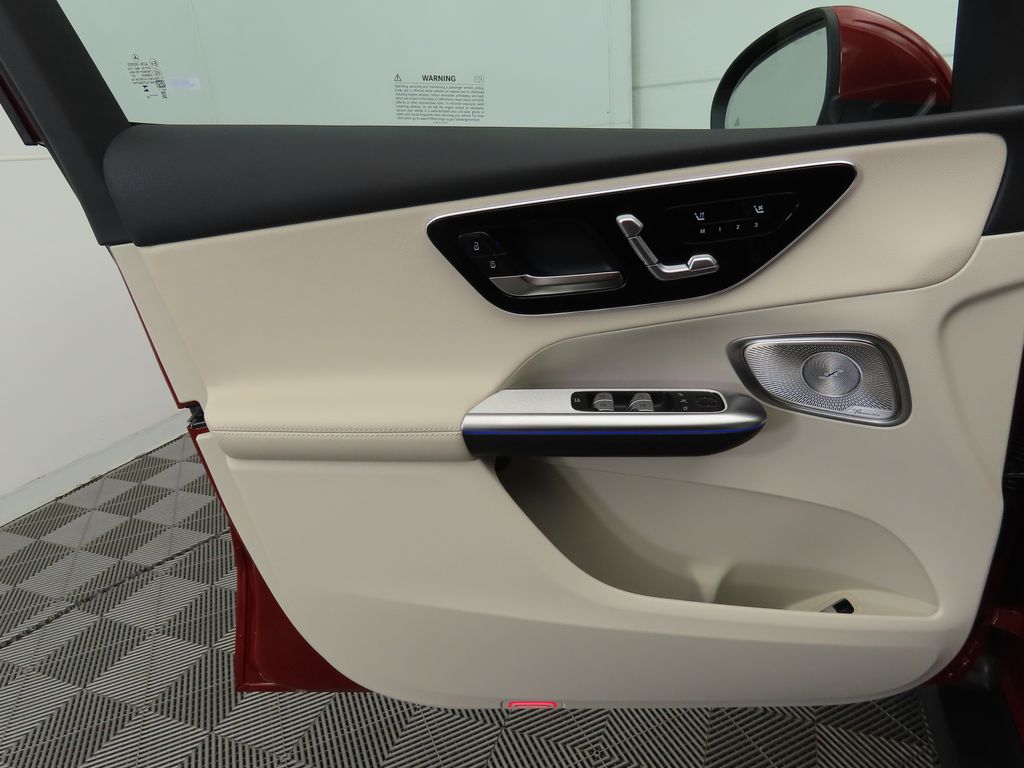 2025 Mercedes-Benz GLC 300 24