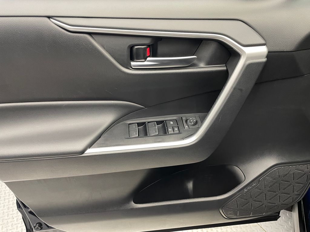 2024 Toyota RAV4 XLE 9