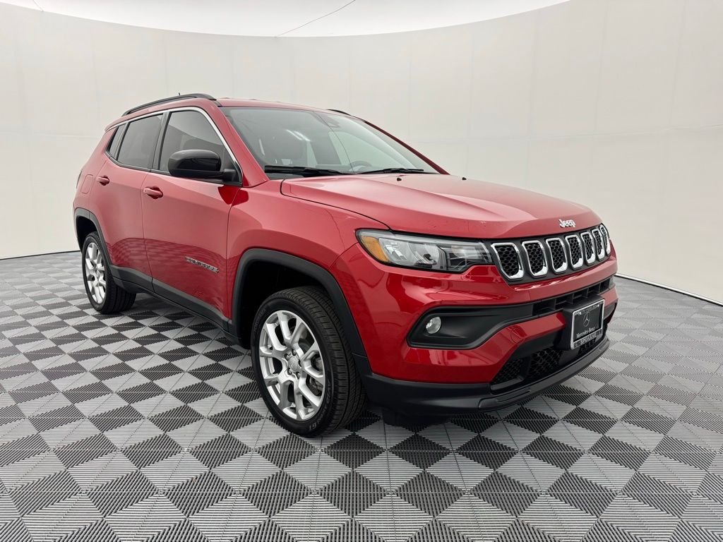 2023 Jeep Compass Latitude Lux 4WD
