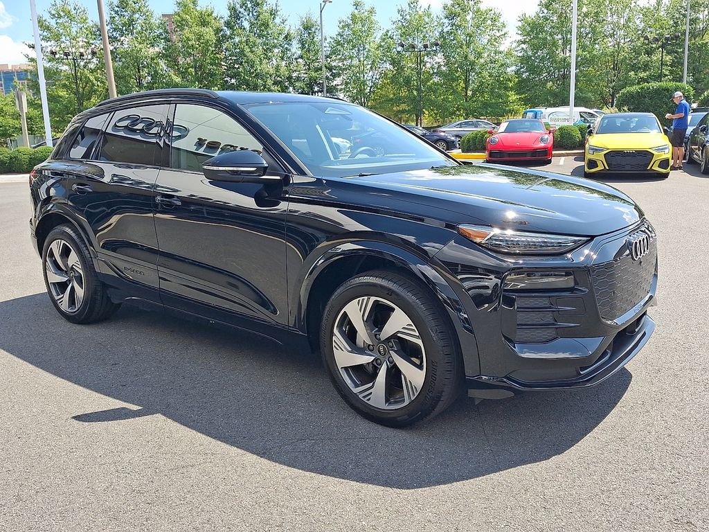Thumbnail: 2025 Audi Q6 e-tron - 3