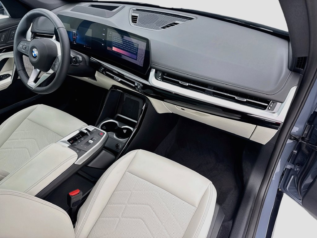Thumbnail: 2027 BMW X1 - 16