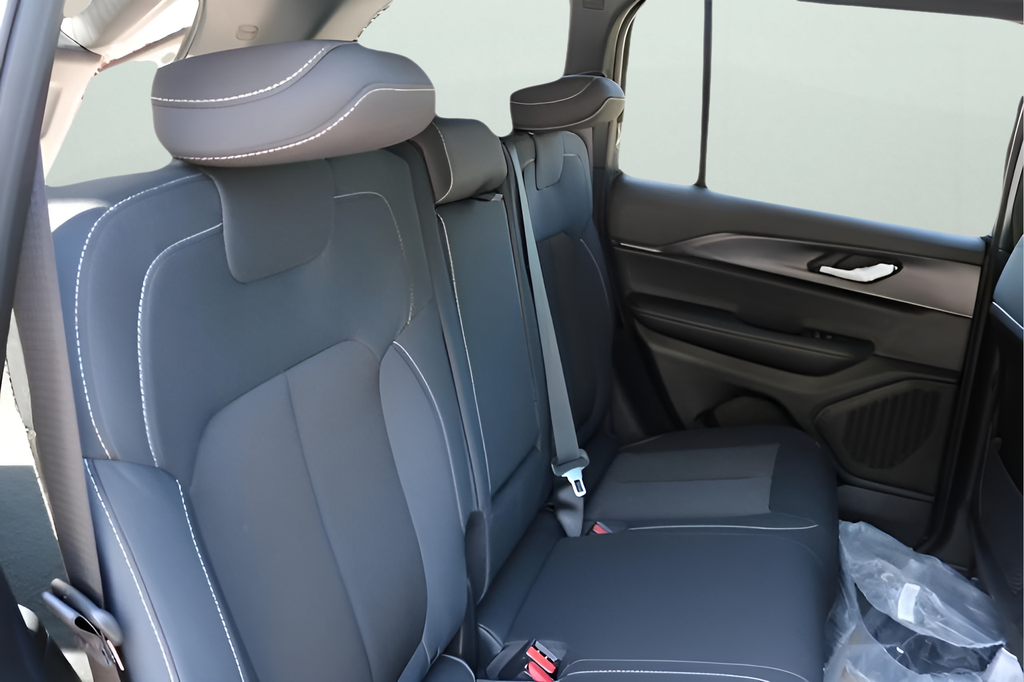 New Car 2025 Jeep Grand Cherokee  Laredo X For Sale Under $40,000 In Austin, Texas