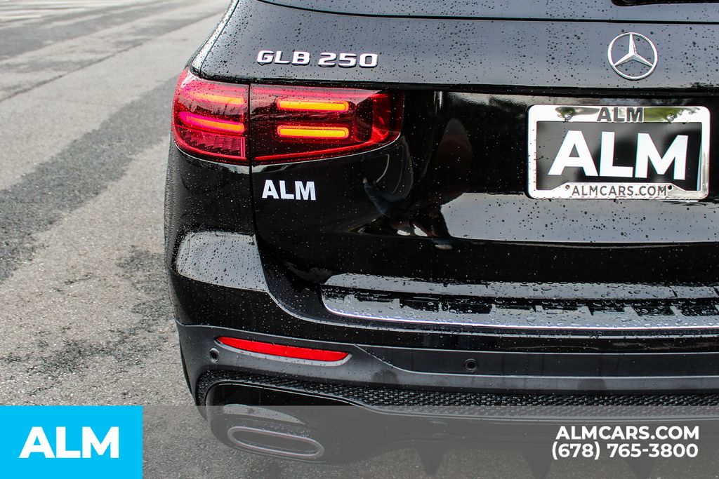 Used 2025 Black Mercedes-Benz GLB 250 image 12