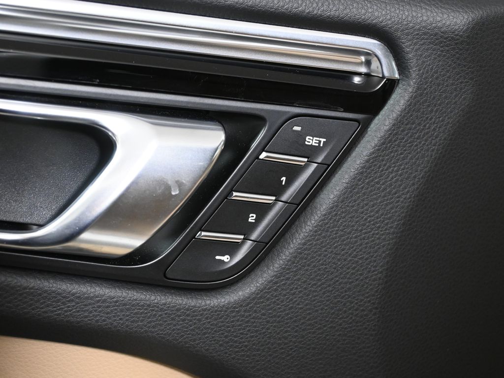 Thumbnail: 2025 Porsche Macan - 31