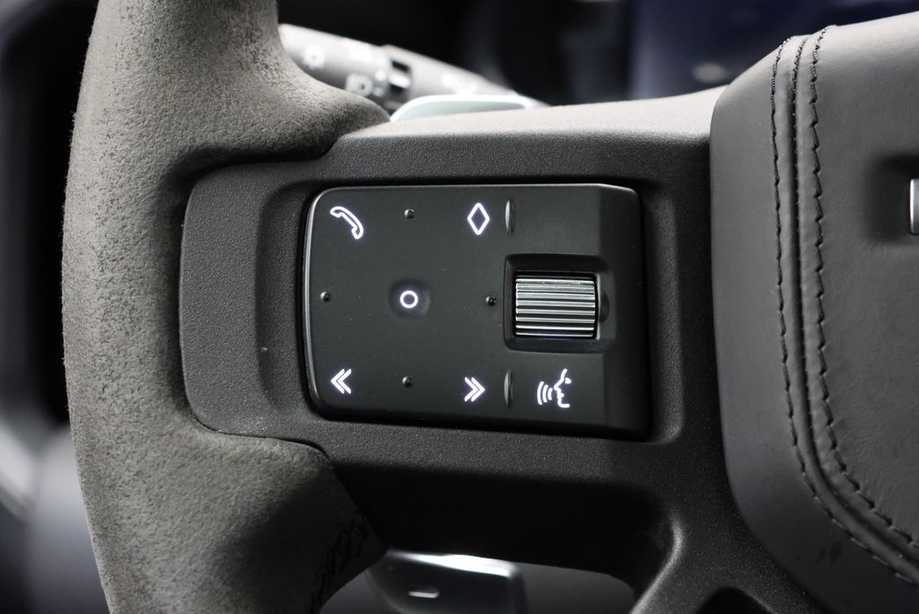 Thumbnail: 2023 Land Rover Defender - 18