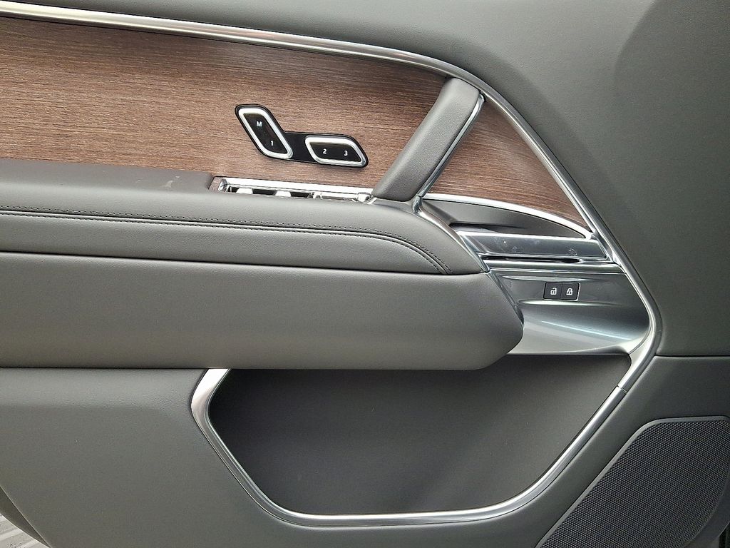 Thumbnail: 2026 Land Rover Range Rover - 9