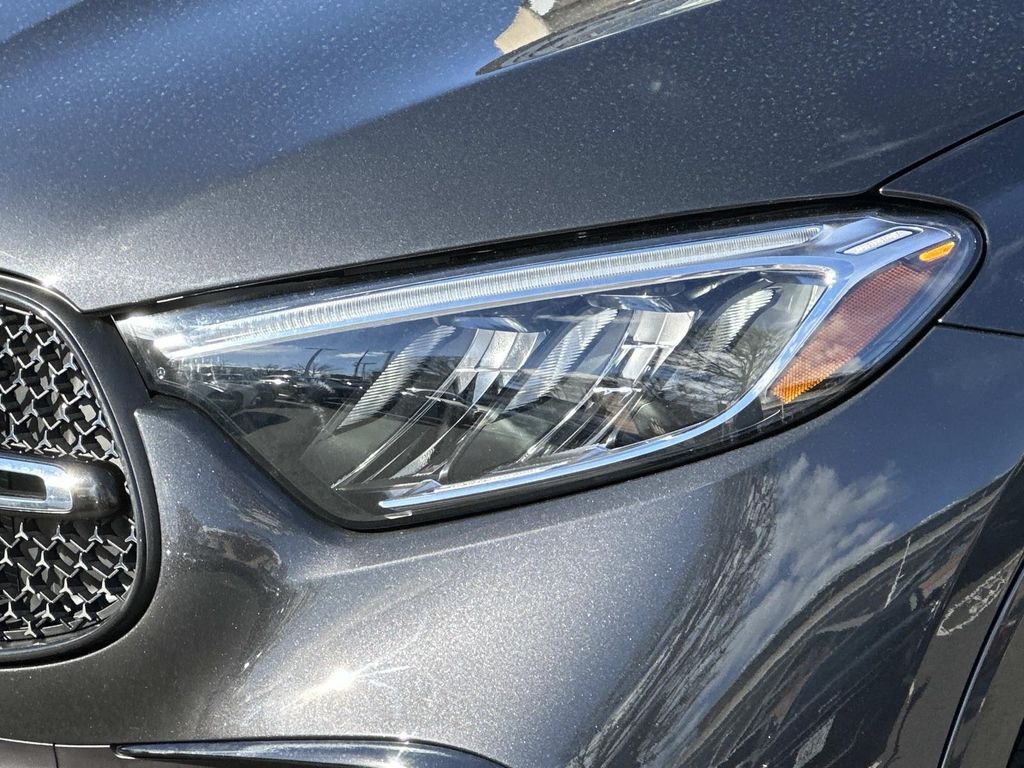 Thumbnail: 2025 Mercedes-Benz GLC - 3