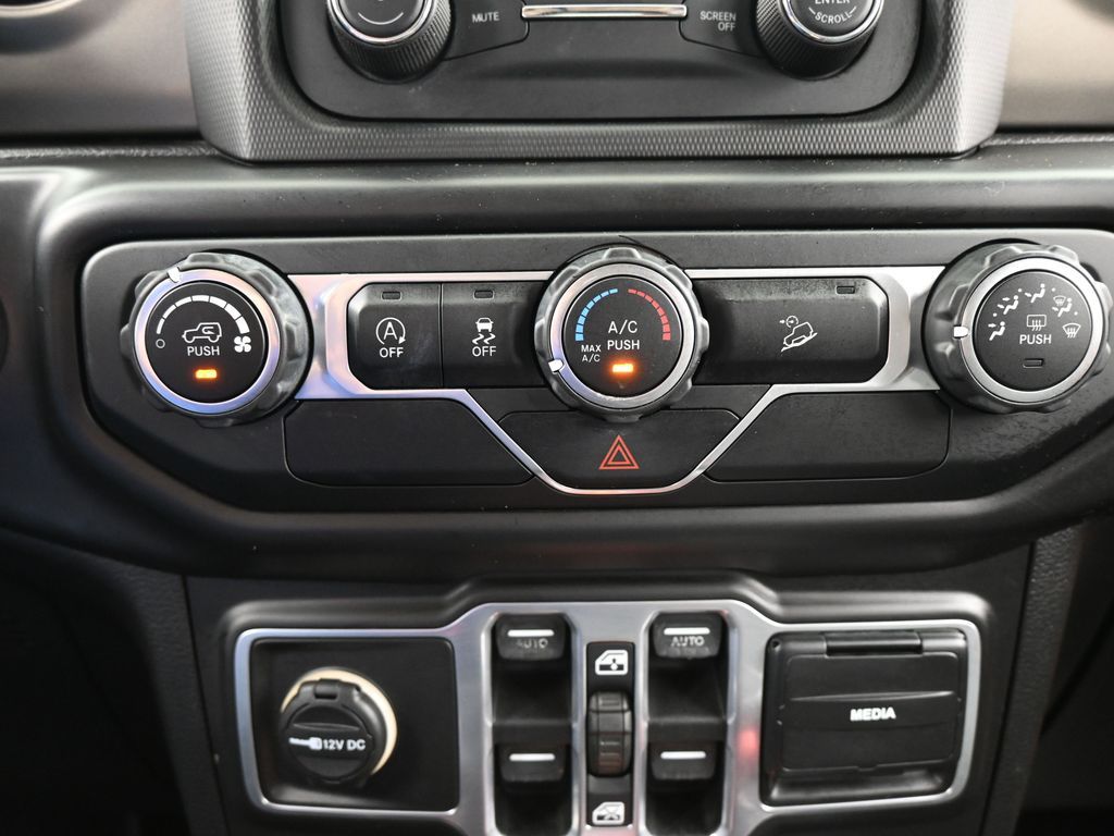 Used 2018 Hellayella Clearcoat Jeep Unlimited Sport S image 21