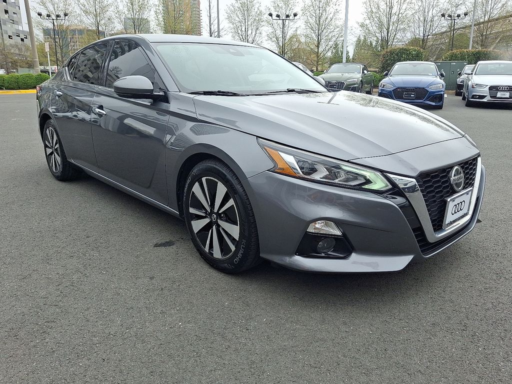 Thumbnail: 2019 Nissan Altima - 3