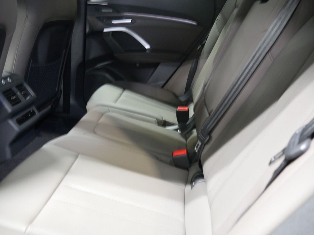 Thumbnail: 2025 Audi Q5 - 22