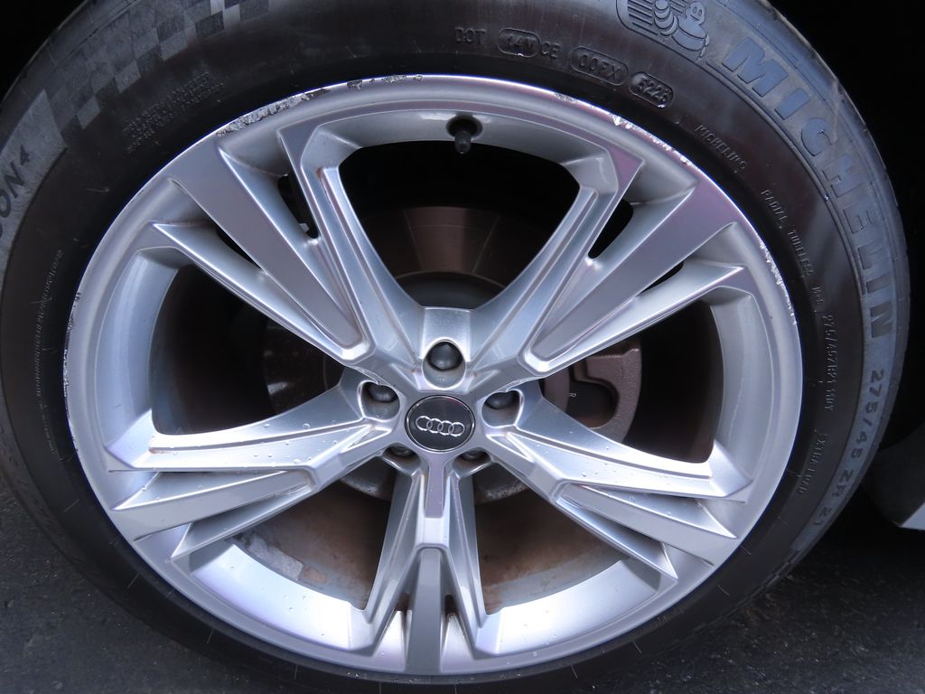 Thumbnail: 2019 Audi Q8 - 17