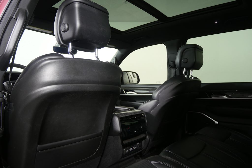 Thumbnail: 2022 Jeep Wagoneer - 18