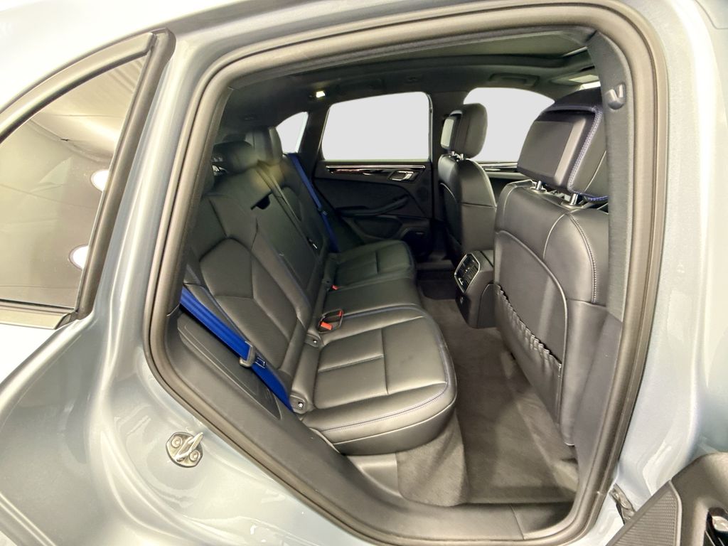 Thumbnail: 2026 Porsche Macan - 23