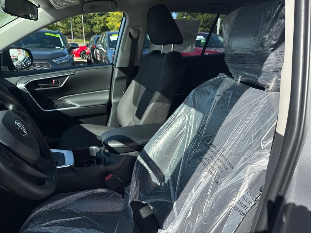 2025 Toyota RAV4 LE photo 16