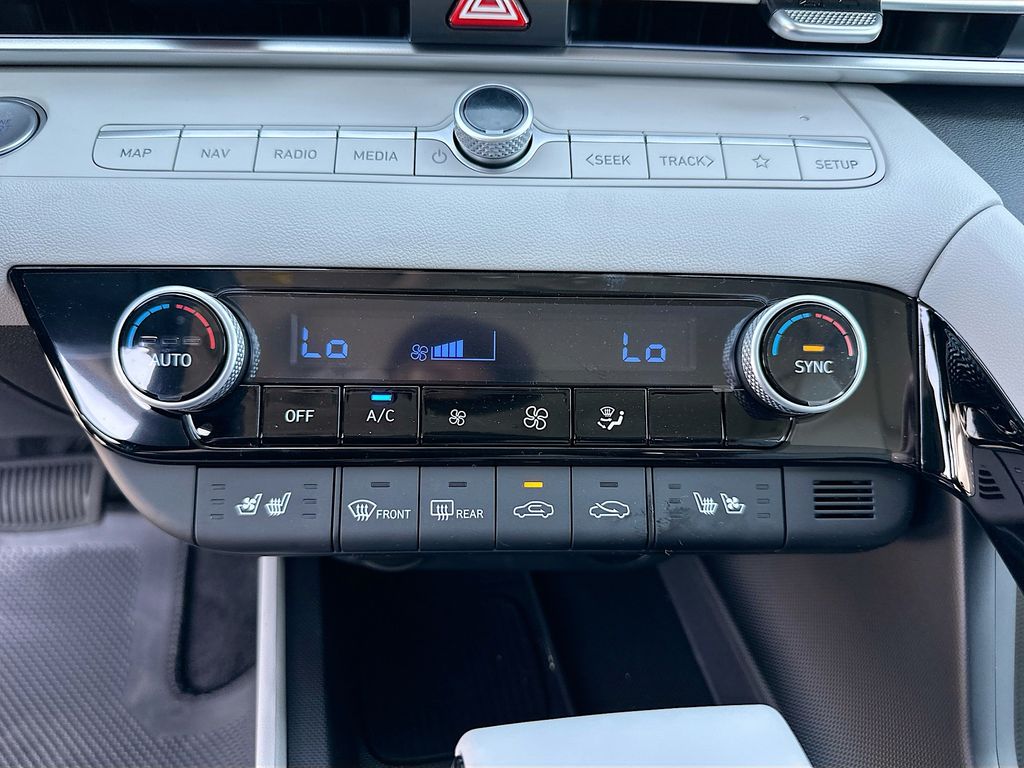2025 Hyundai Elantra Limited Edition 14