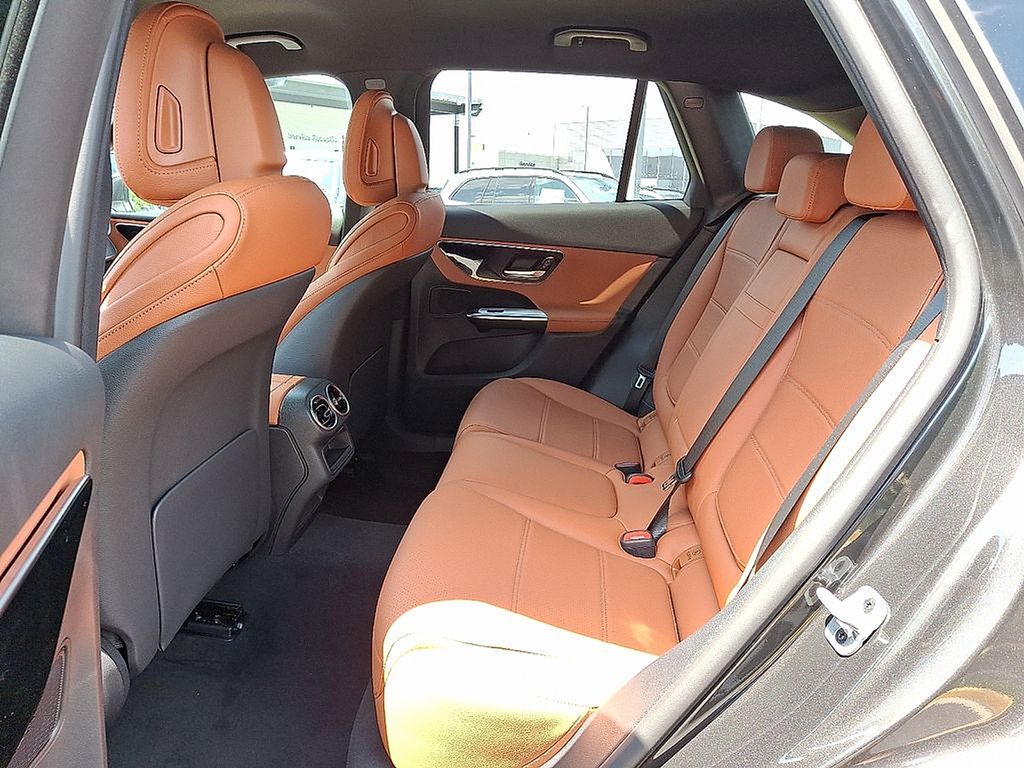 Thumbnail: 2025 Mercedes-Benz GLC - 6