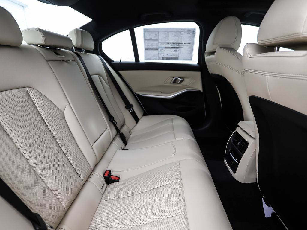 Thumbnail: 2025 BMW 3 Series - 28