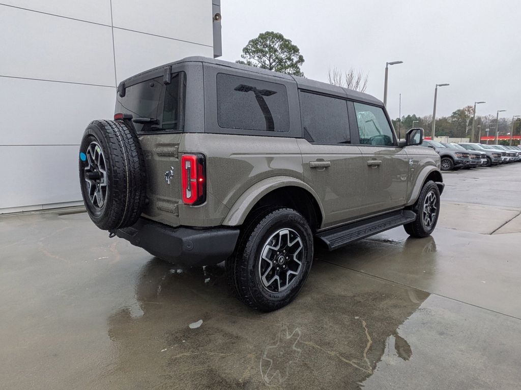 2025 Ford Bronco Outer Banks