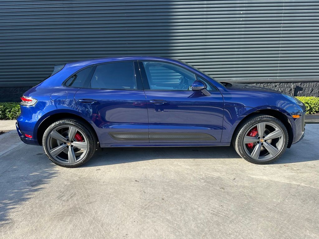 Thumbnail: 2026 Porsche Macan - 10