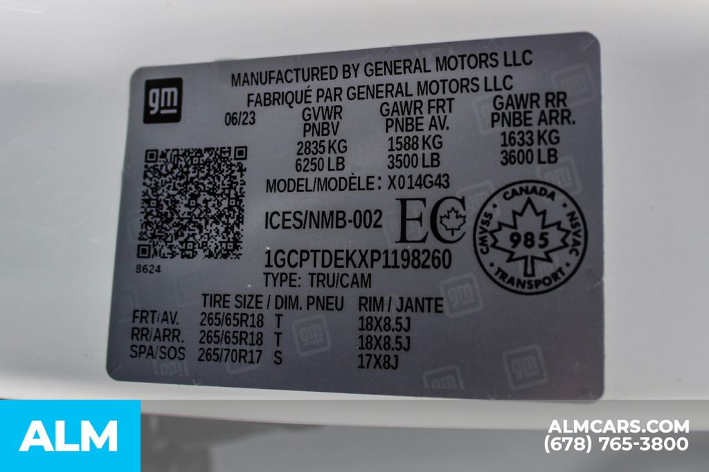 Used 2023 White Chevrolet Z71 image 37