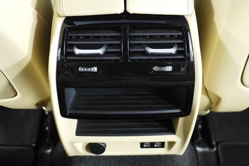 Thumbnail: 2023 BMW 5 Series - 24