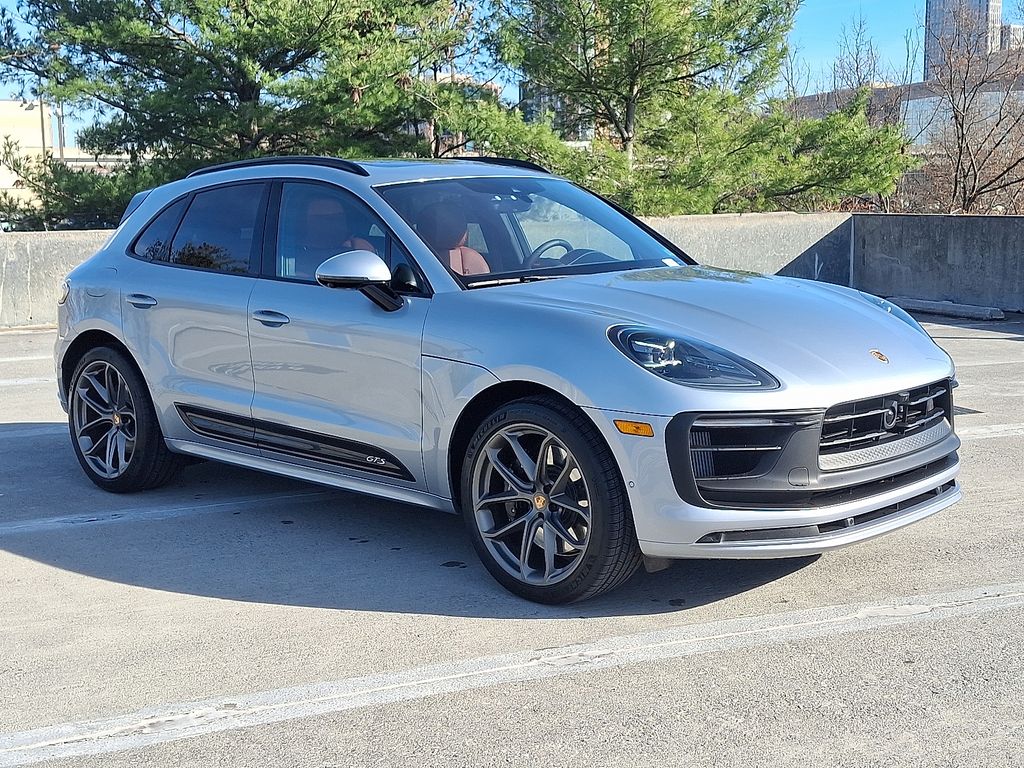 Thumbnail: 2026 Porsche Macan - 7
