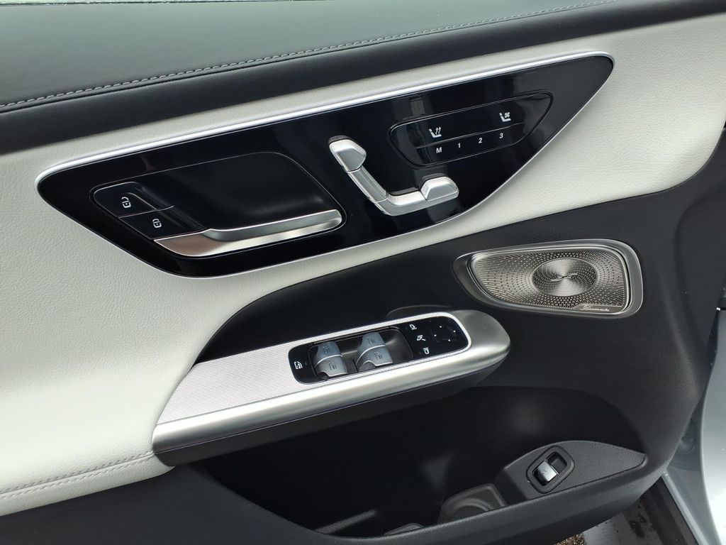 New 2026 Cirrus Silver Metallic Mercedes-Benz GLC 300 image 12